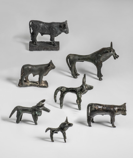 Votivstatuetten in Form von Rindern