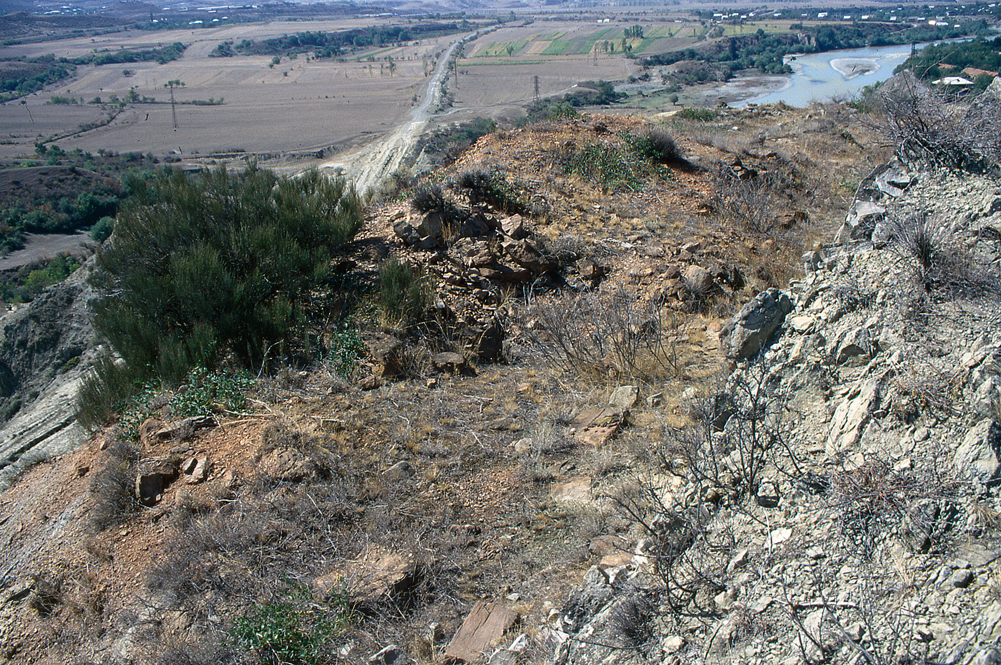 Hügelkuppe bei Samadlo mit Resten des Turmbaus, 1995