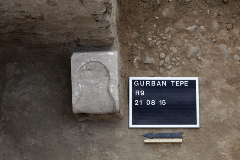 Dieser Türangelstein an der Nordwange des Durchgangs zum großen Korridor gehört zur 2. Bauphase, 2015 (Foto: J. Adolphi)