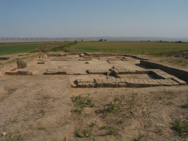 Befund im Ostteil des Propylons, von Süden, 2007 (Foto: A. Mehnert)