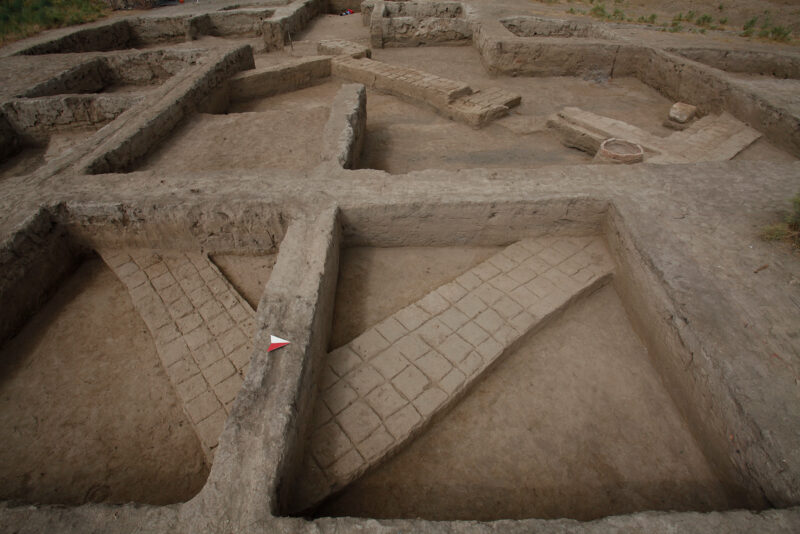 Perserzeitliches Lehmziegelgebäude von Osten, 2015 (Foto: J. Adolphi)